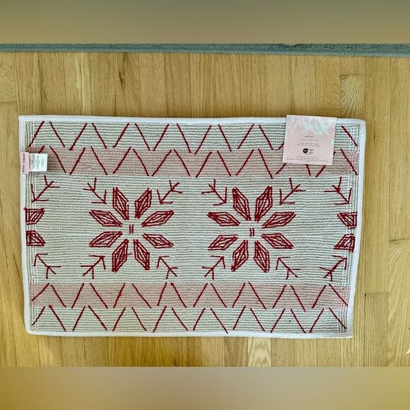 Betsey Johnson Christmas Chevron Snowflakes White and Pink Bath Rug Mat - Picture 4 of 6